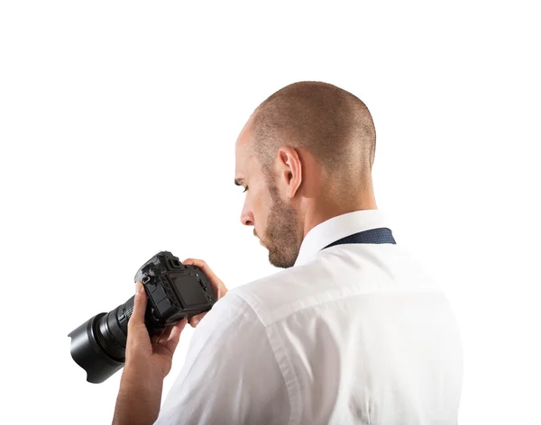 Fotograf blickt auf Kamera — Stockfoto