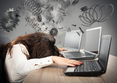 overworked işkadını ve dişli patlama