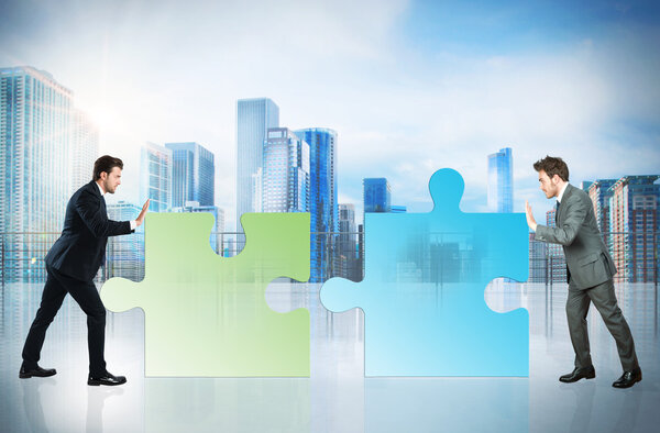 Бизнесмены рвут на части
