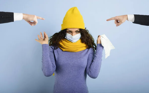 Girl caught a cold and people think that is covid-19 virus. Violet background — Stock Photo, Image