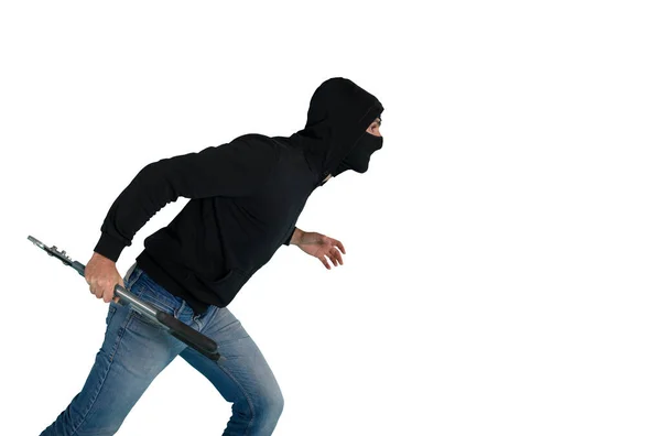 Ladrón con pasamontañas actúa en silencio para robar apartamentos con cortadores de alambre en la mano — Foto de Stock