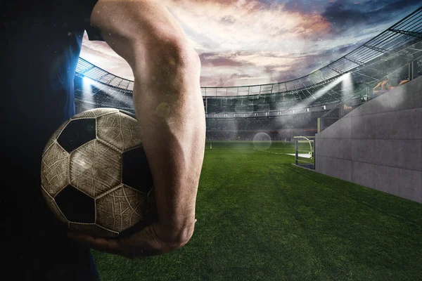Jogador de futebol pronto para jogar com bola em sua mão na entrada do campo de futebol — Fotografia de Stock