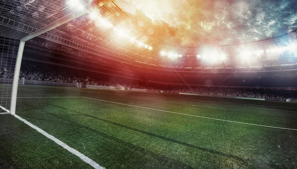 Estadio de fútbol con las gradas llenas de fans esperando el juego, sin jugadores. Renderizado 3D — Foto de Stock