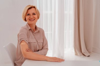 Kolunda yama olan hasta covid-19 aşısını yaptı.