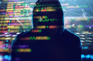 Gizli hacker internette veri çalmak için karanlıkta çalışır.