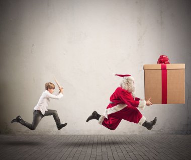 Kızgın çocuk Noel Baba takip