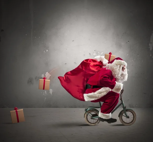 Papai Noel na bicicleta — Fotografia de Stock