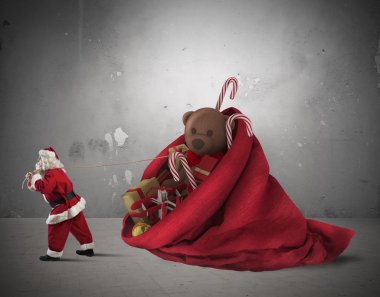 Noel Baba hediyeleri çuval çeker