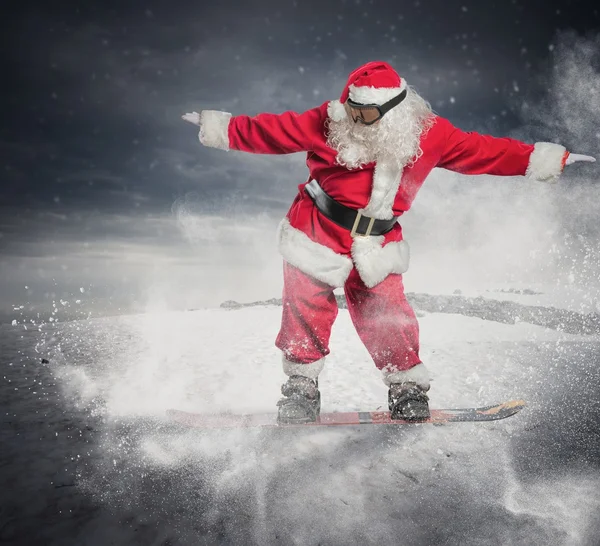 Papai Noel com snowboard — Fotografia de Stock