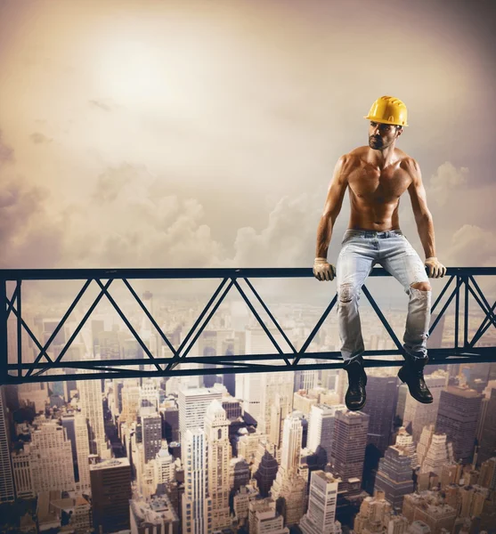 Mason works above the skyscrapers — Stock Photo, Image