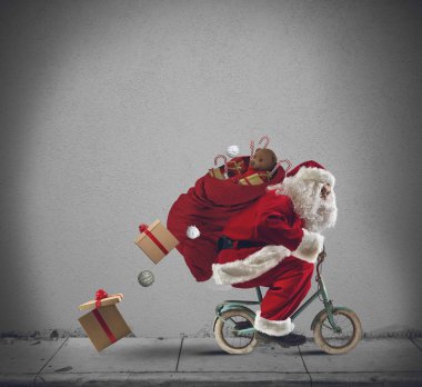 Bisiklet ile hediyeler teslim Santaclaus