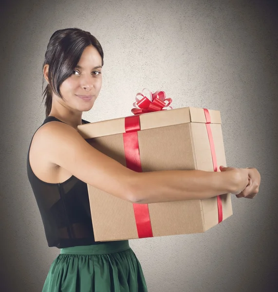Holka dostává její dárek — Stock fotografie