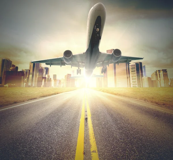 Airplane takes off — Stock Photo, Image