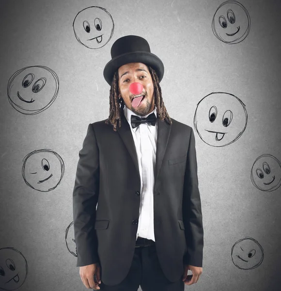 Uomo sghignazza con naso da clown — Foto Stock