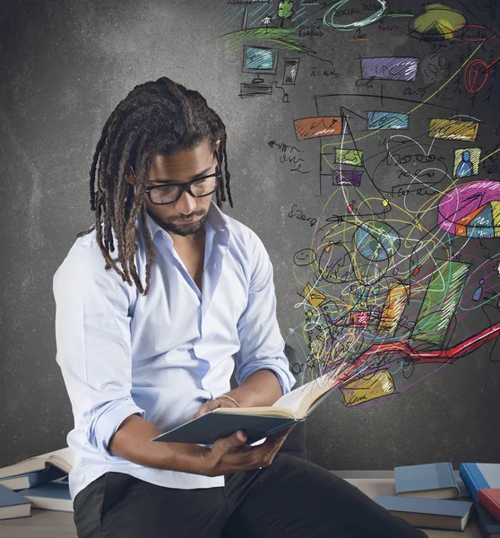 Profesor estudiando gráficos — Foto de Stock