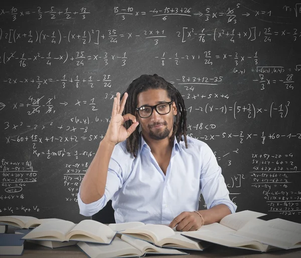 Lehrer zeigt Okay-Zeichen — Stockfoto