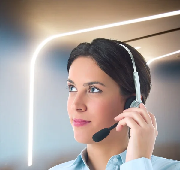 Woman works in customer support — Stock Photo, Image