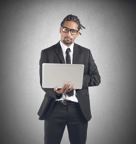 Empresario trabajando con portátil — Foto de Stock