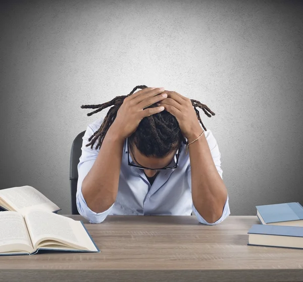 Lärare trött från studien — Stockfoto