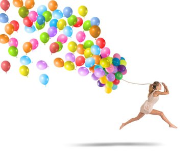 Kız balonlarla zıplıyor