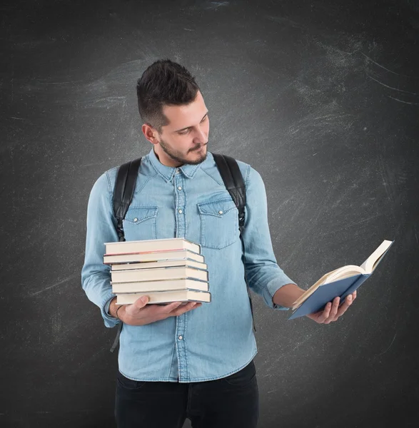 Student reads the story lesson — Stock Photo, Image