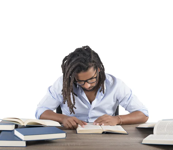 Man läser en intressant bok — Stockfoto