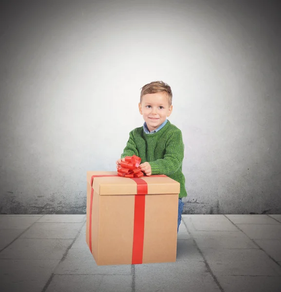 Child have received a gift — Stock Photo, Image