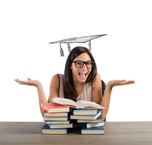 Mulher estudante chega à formatura — Fotografia de Stock