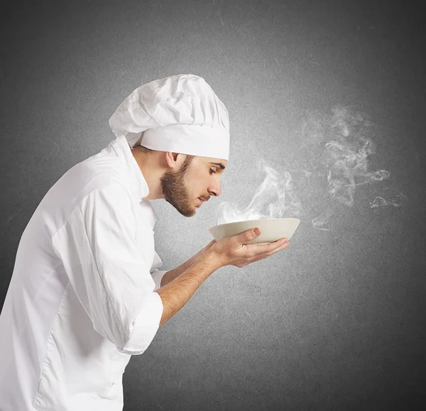 Chef smelling the aroma of dish — Stock Photo, Image