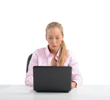 bilgisayarla çalışma iş kadını