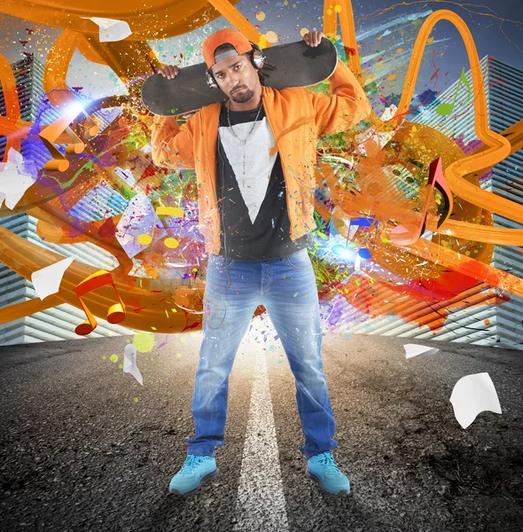 Man listening to music with skateboarding — Stock Photo, Image