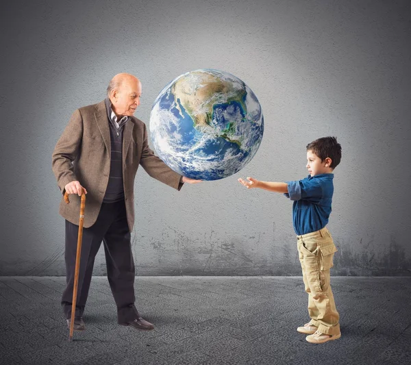 друзья на природе. поставь про мир. мир добрее. природа земли. земля в руках.