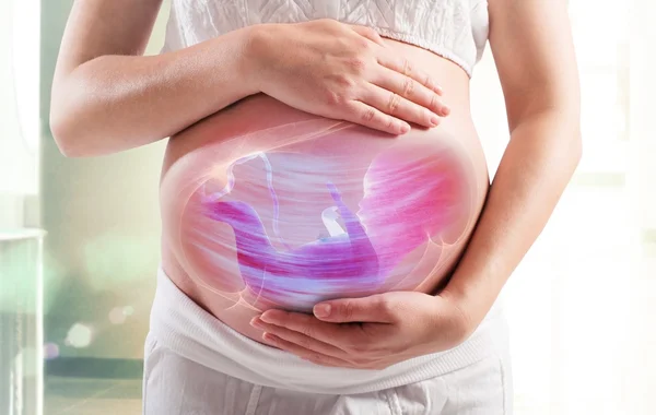 Žena těhotná s dítětem — Stock fotografie