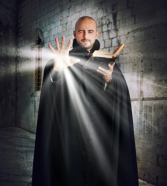 Priest gives off light — Stock Photo, Image