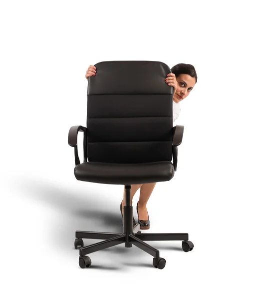 Kobieta za krzesło — Zdjęcie stockowe