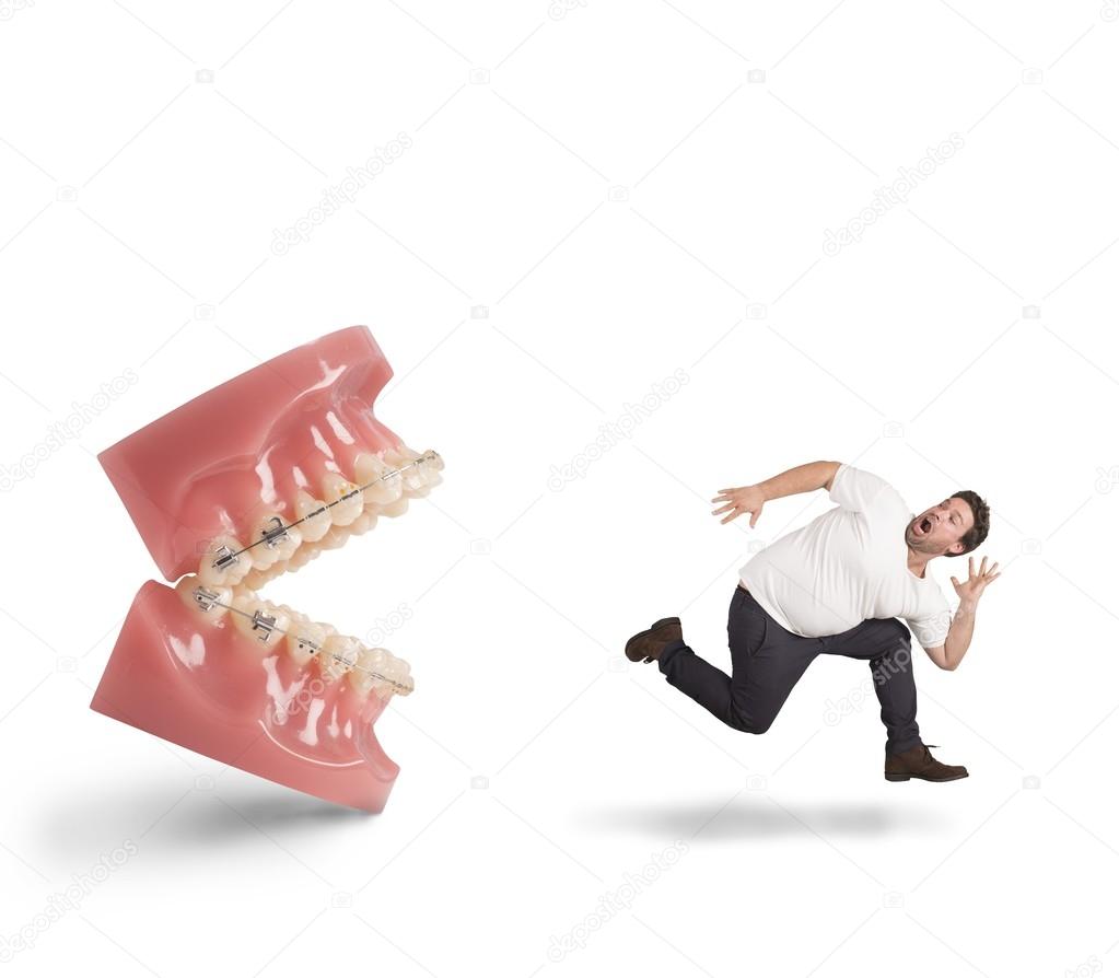 Man runs away for fear of dentist