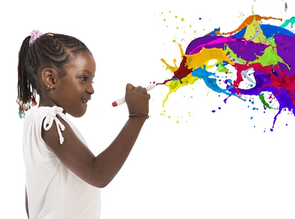 Colori bambina con un pennarello — Foto Stock