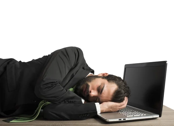 Перегруженный работой бизнесмен спит — стоковое фото