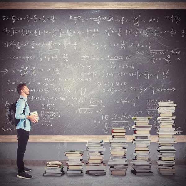 Student jongen met boeken — Stockfoto
