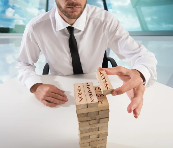 Empresario hacer un edificio — Foto de Stock