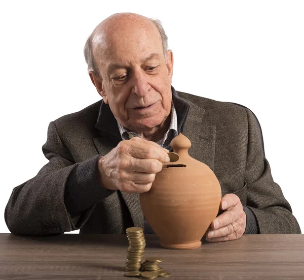 Oude man houdt pensioen in een spaarpot — Stockfoto