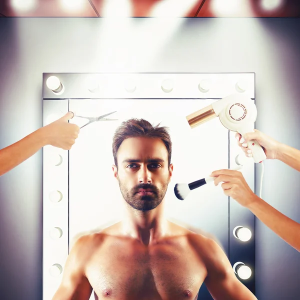 Man model op beauty salon — Stockfoto