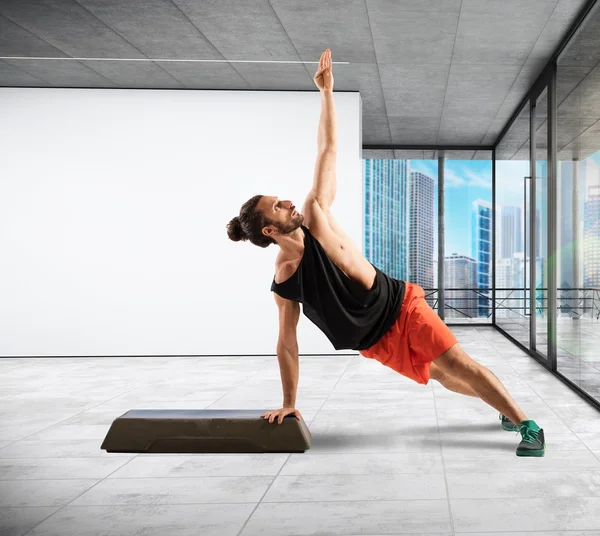 Fitness instructor in balance on the step — Stock Photo, Image