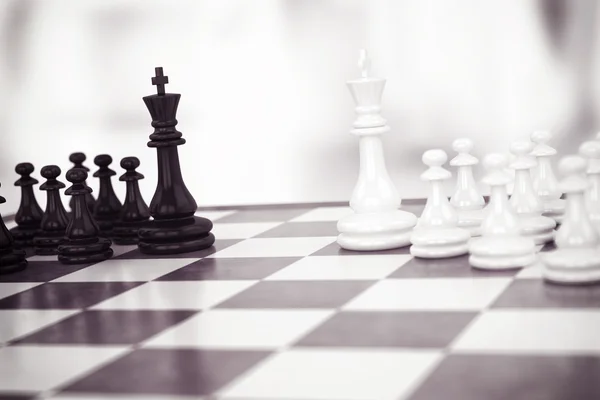 Jogo de xadrez com peças — Fotografia de Stock