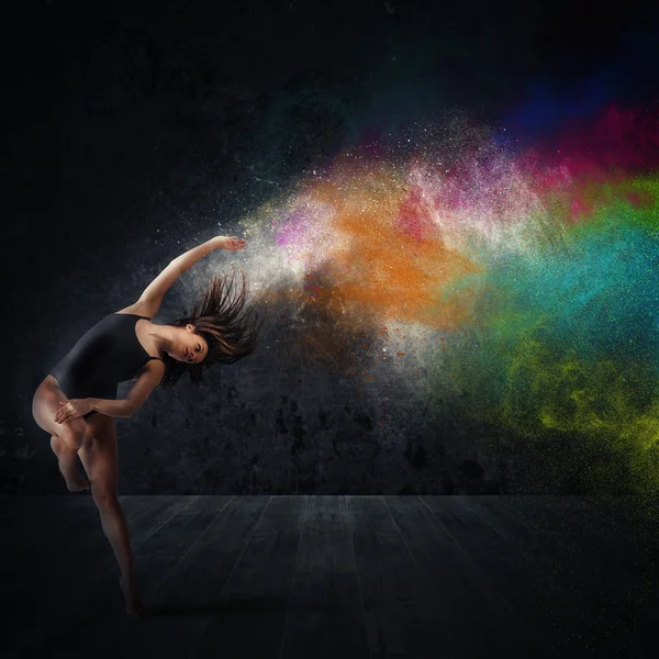 Agile woman dancer — Stock Photo, Image