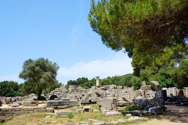 Le Temple de Zeus ruines dans l'ancienne Olympie, Péloponnes, Grèce — Photo