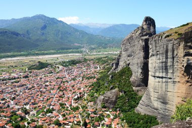 Görünüm Kalampaka kasaba ve Meteora, Yunanistan