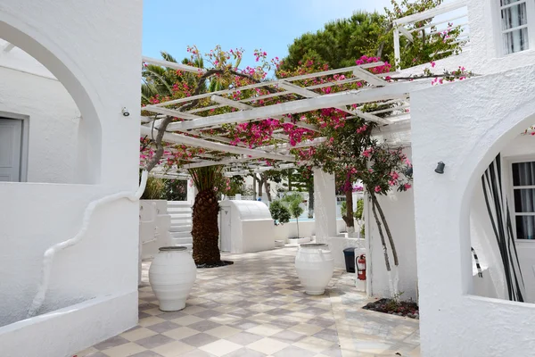 在传统的希腊风格，圣托里尼岛一家酒店的建设, — 图库照片