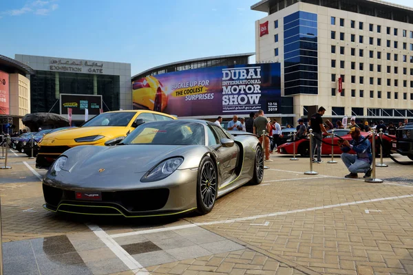 Dubai Emiratos Árabes Unidos Noviembre Porsche 918 Spyder Sportscar Está —  Fotos de Stock