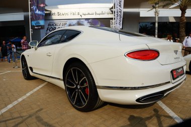 DUBAI, BAE - 16 Kasım 2019 'da Bentley Continental GT Spor Yarışı Dubai Motor Show 2019' dadır. 
